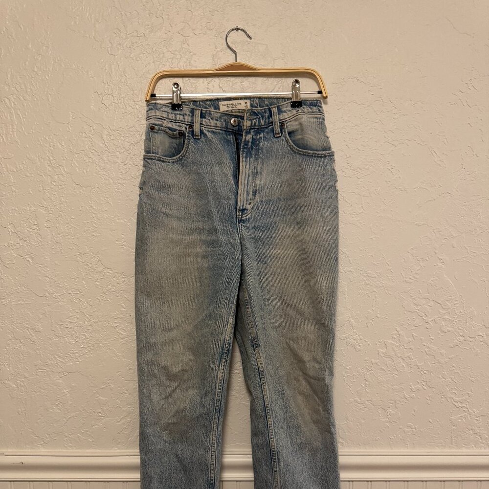 Abercrombie & Fitch Curve Love Ultra High Rise 90s Straight Jean size 28